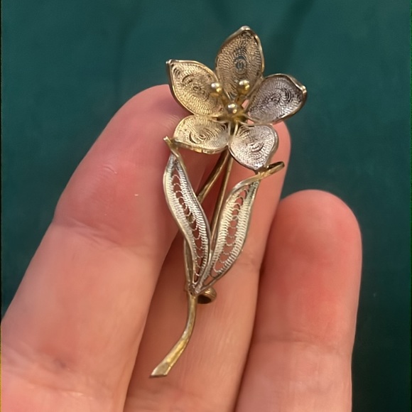 Vintage Floral Filigree Brooch - Picture 9 of 17